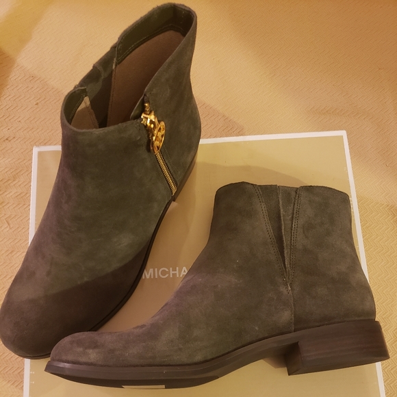 Brand New Michael Kors Lainey Booties - Picture 4 of 6